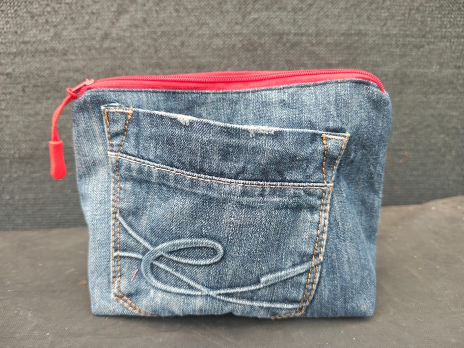 Die Potasche einer Jeans als Außenfach.